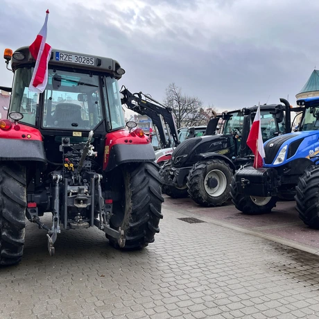 Protest rolników przed Urzędem Wojewódzkim w Rzeszowie - fot 7