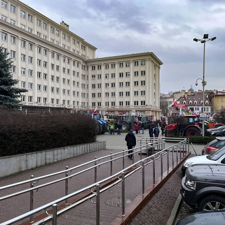Protest rolników przed Urzędem Wojewódzkim w Rzeszowie - fot 26