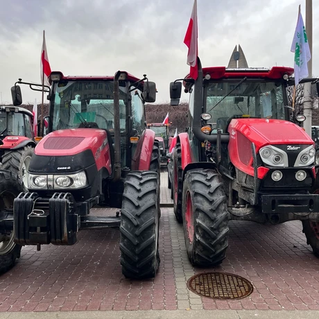 Protest rolników przed Urzędem Wojewódzkim w Rzeszowie - fot 24