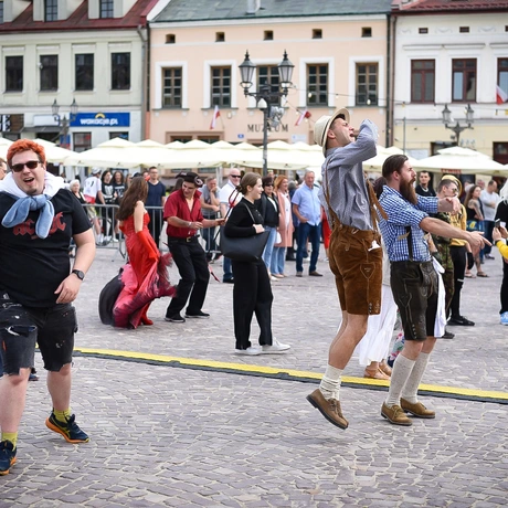 Rzeszów - 29. Rzeszowskie Juwenalia. Studencki korowód - fot 4