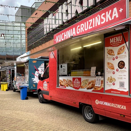 Rzeszów - Żarciowozy - zlot food trucków w Millenieum Hall - fot 7