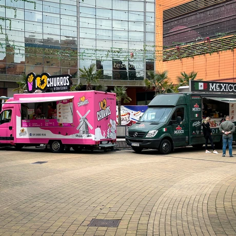 Rzeszów - Żarciowozy - zlot food trucków w Millenieum Hall - fot 8