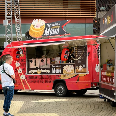 Rzeszów - Żarciowozy - zlot food trucków w Millenieum Hall - fot 10