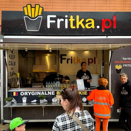 Rzeszów - Żarciowozy - zlot food trucków w Millenieum Hall - fot 4