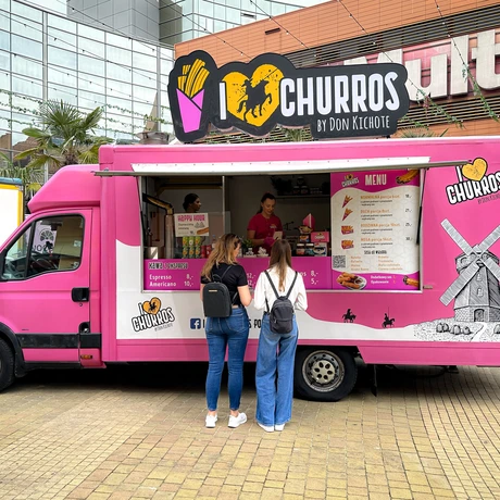 Rzeszów - Żarciowozy - zlot food trucków w Millenieum Hall - fot 19