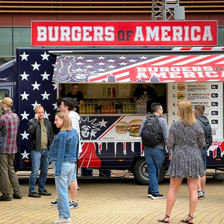 Rzeszów - Żarciowozy - zlot food trucków w Millenieum Hall - fot 1