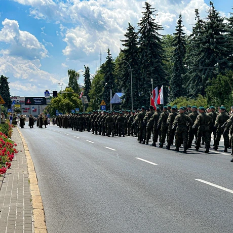 Rzeszów - Defilada wojskowa w centrum Rzeszowa [ZDJĘCIA] - fot 30