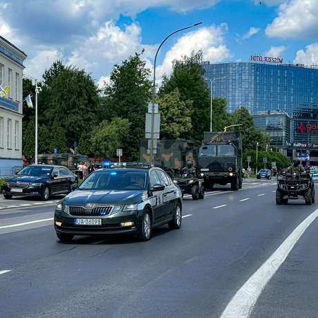 Rzeszów - Defilada wojskowa w centrum Rzeszowa [ZDJĘCIA] - fot 26