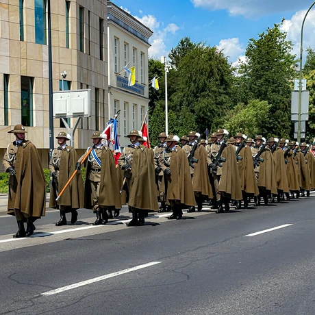 Rzeszów - Defilada wojskowa w centrum Rzeszowa [ZDJĘCIA] - fot 36