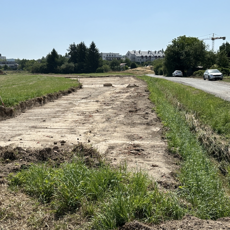 Rzeszów - Pierwsze prace na budowie drogi, która połączy ulice Krzyżanowskiego i Wieniawskiego [lipiec 2024] - fot 16