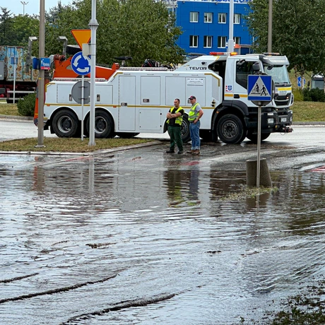 Rzeszów - Droga pod wiaduktem na al. Wyzwolenia po porannej ulewie [17.07.2024] - fot 6