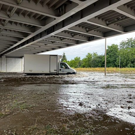Rzeszów - Droga pod wiaduktem na al. Wyzwolenia po porannej ulewie [17.07.2024] - fot 3