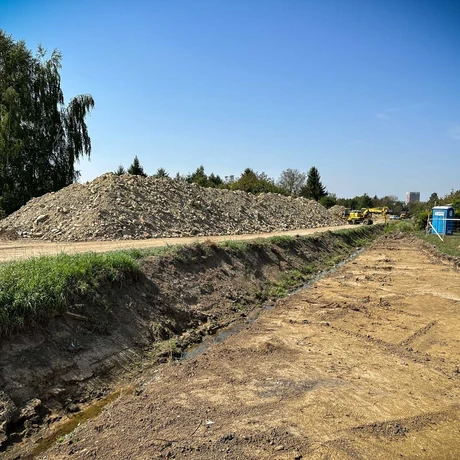 Rzeszów - Budowa drogi, która połączy ulice Krzyżanowskiego i Wieniawskiego [wrzesień 2024] - fot 15