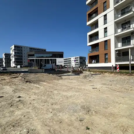 Rzeszów - Budowa odcinka drogi, która połączy ulice Wyspiańskiego i Wołyńską [wrzesień 2024] - fot 4