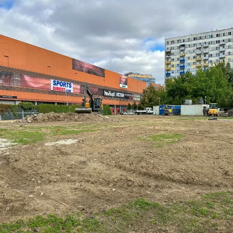 Rzeszów - Pierwsze prace przy tworzeniu ogrodu kieszonkowego w sąsiedztwie Millenium Hall [październik 2024] - fot 7