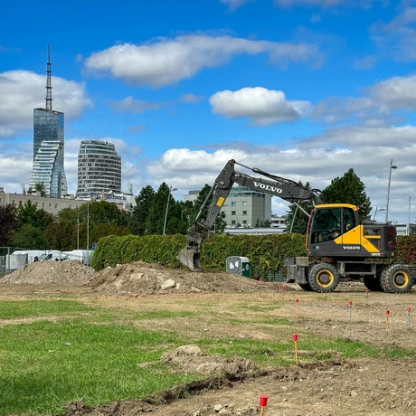 Rzeszów - Pierwsze prace przy tworzeniu ogrodu kieszonkowego w sąsiedztwie Millenium Hall [październik 2024] - fot 1