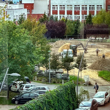 Rzeszów - Pierwsze prace przy tworzeniu ogrodu kieszonkowego w sąsiedztwie Millenium Hall [październik 2024] - fot 2