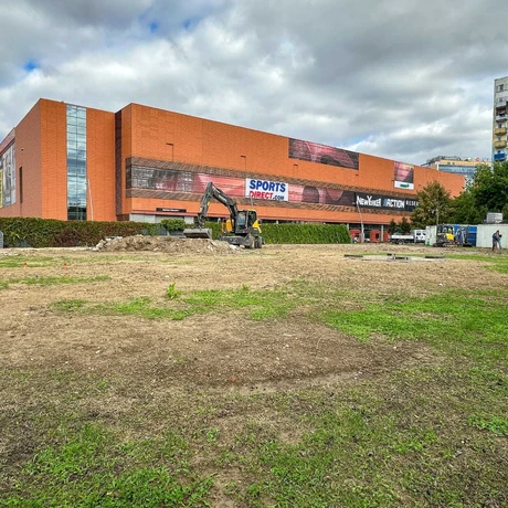 Rzeszów - Pierwsze prace przy tworzeniu ogrodu kieszonkowego w sąsiedztwie Millenium Hall [październik 2024] - fot 4