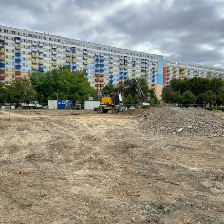 Rzeszów - Pierwsze prace przy tworzeniu ogrodu kieszonkowego w sąsiedztwie Millenium Hall [październik 2024] - fot 10