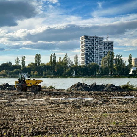Rzeszów - Budowa miejskiej plaży nad Wisłokiem [październik 2024] - fot 5