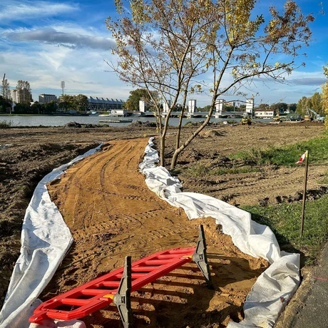 Rzeszów - Budowa miejskiej plaży nad Wisłokiem [październik 2024] - fot 2