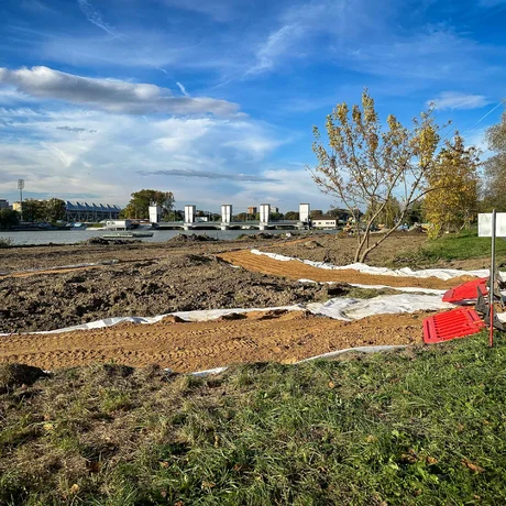 Rzeszów - Budowa miejskiej plaży nad Wisłokiem [październik 2024] - fot 8