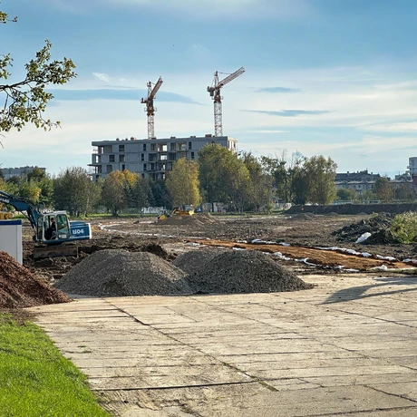 Rzeszów - Budowa miejskiej plaży nad Wisłokiem [październik 2024] - fot 22