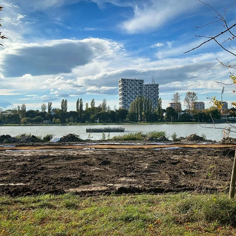 Rzeszów - Budowa miejskiej plaży nad Wisłokiem [październik 2024] - fot 18