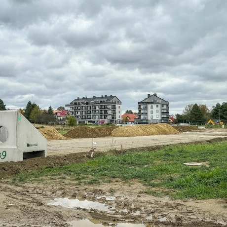 Rzeszów - Budowa drogi, która połączy ulice Krzyżanowskiego i Wieniawskiego [październik 2024] - fot 8