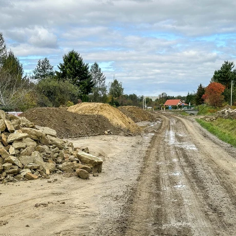 Rzeszów - Budowa drogi, która połączy ulice Krzyżanowskiego i Wieniawskiego [październik 2024] - fot 6