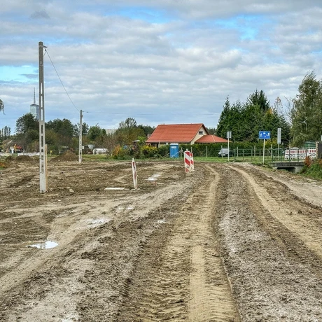 Rzeszów - Budowa drogi, która połączy ulice Krzyżanowskiego i Wieniawskiego [październik 2024] - fot 12