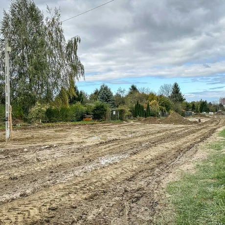 Rzeszów - Budowa drogi, która połączy ulice Krzyżanowskiego i Wieniawskiego [październik 2024] - fot 10