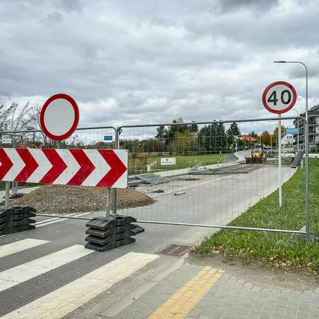Rzeszów - Budowa drogi, która połączy ulice Krzyżanowskiego i Wieniawskiego [październik 2024] - fot 5