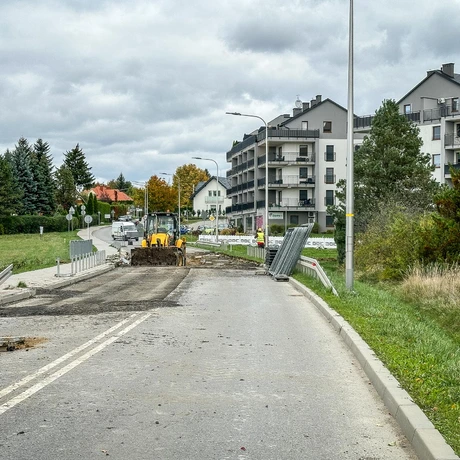 Rzeszów - Budowa drogi, która połączy ulice Krzyżanowskiego i Wieniawskiego [październik 2024] - fot 4
