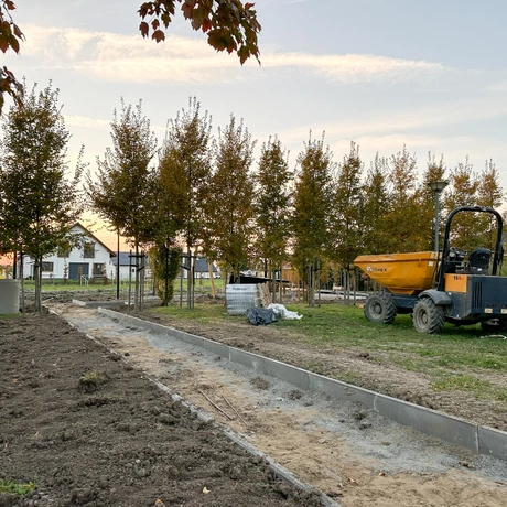 Rzeszów - Budowa ogrodu kieszonkowego w rejonie ul. Karola Wojtyły na os. Biała [październik 2024] - fot 11