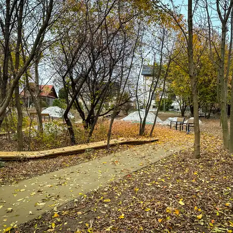 Rzeszów - Budowa ogrodu kieszonkowego na osiedlu Pobitno [październik 2024] - fot 12