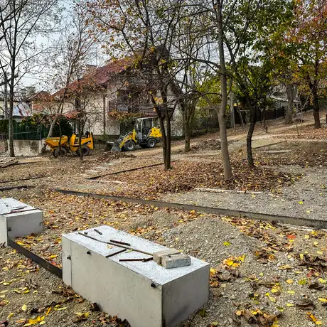 Rzeszów - Budowa ogrodu kieszonkowego na osiedlu Pobitno [październik 2024] - fot 24