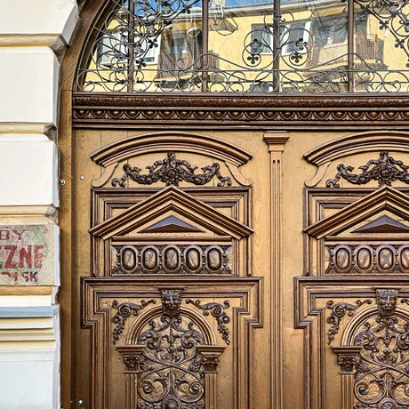 Rzeszów - Odnowiona kamienica przy ul. Piłsudskiego 5 w Rzeszowie - fot 3