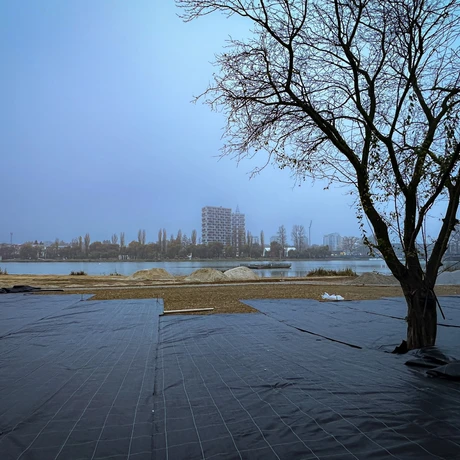 Rzeszów - Budowa miejskiej plaży nad Wisłokiem [listopad 2024] - fot 25