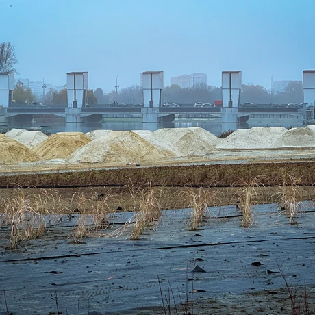 Rzeszów - Budowa miejskiej plaży nad Wisłokiem [listopad 2024] - fot 7