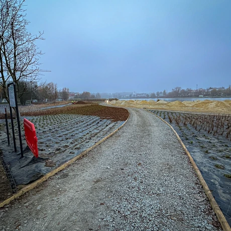Rzeszów - Budowa miejskiej plaży nad Wisłokiem [listopad 2024] - fot 10
