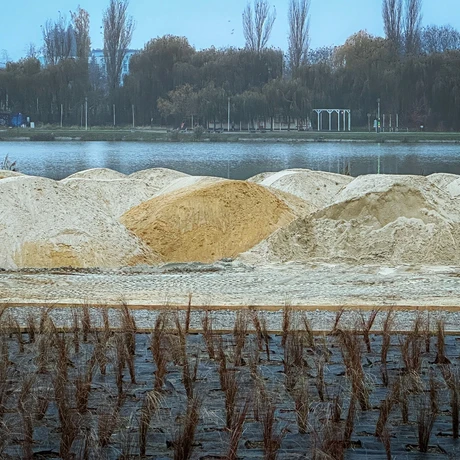 Rzeszów - Budowa miejskiej plaży nad Wisłokiem [listopad 2024] - fot 3