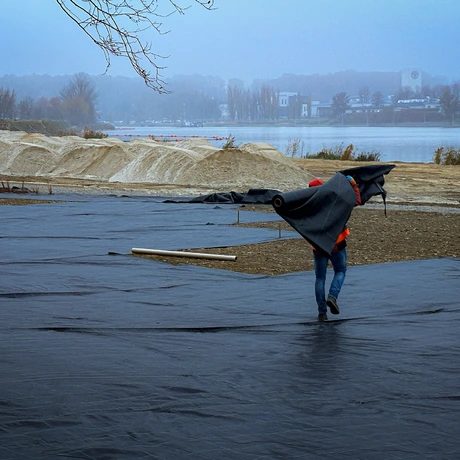 Rzeszów - Budowa miejskiej plaży nad Wisłokiem [listopad 2024] - fot 11