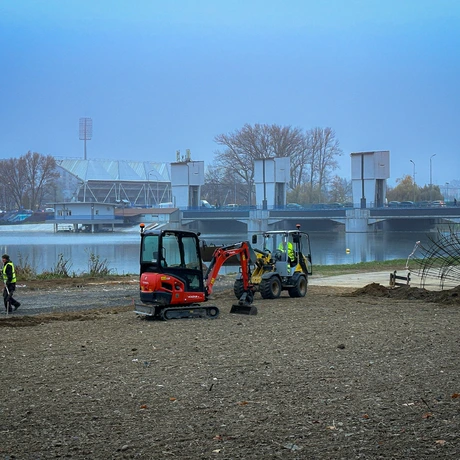 Rzeszów - Budowa miejskiej plaży nad Wisłokiem [listopad 2024] - fot 27