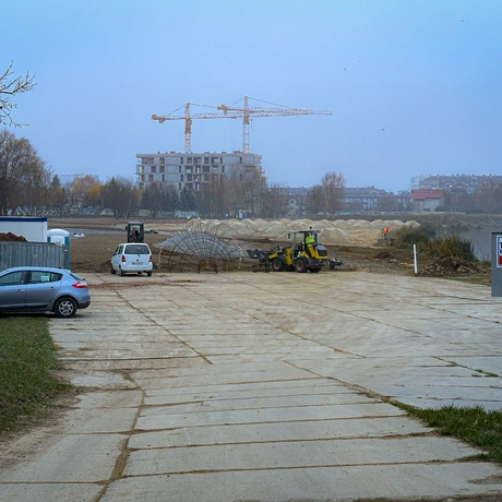 Rzeszów - Budowa miejskiej plaży nad Wisłokiem [listopad 2024] - fot 6