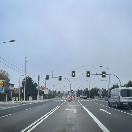 Rzeszów - Budowa Lidla oraz skrzyżowania z sygnalizacją przy al. Sikorskiego [listopad 2024] - fot 2