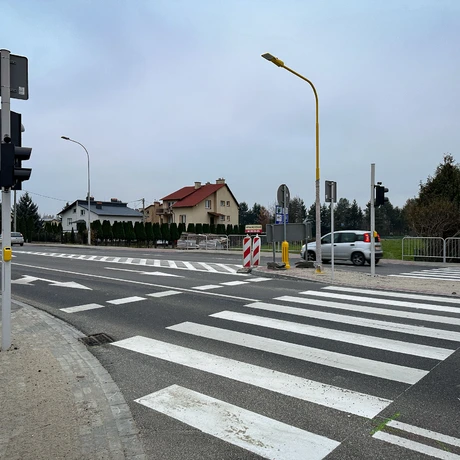 Rzeszów - Budowa Lidla oraz skrzyżowania z sygnalizacją przy al. Sikorskiego [listopad 2024] - fot 11