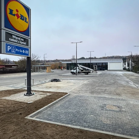 Rzeszów - Budowa Lidla oraz skrzyżowania z sygnalizacją przy al. Sikorskiego [listopad 2024] - fot 18