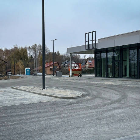 Rzeszów - Budowa Lidla oraz skrzyżowania z sygnalizacją przy al. Sikorskiego [listopad 2024] - fot 21