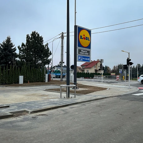 Rzeszów - Budowa Lidla oraz skrzyżowania z sygnalizacją przy al. Sikorskiego [listopad 2024] - fot 23